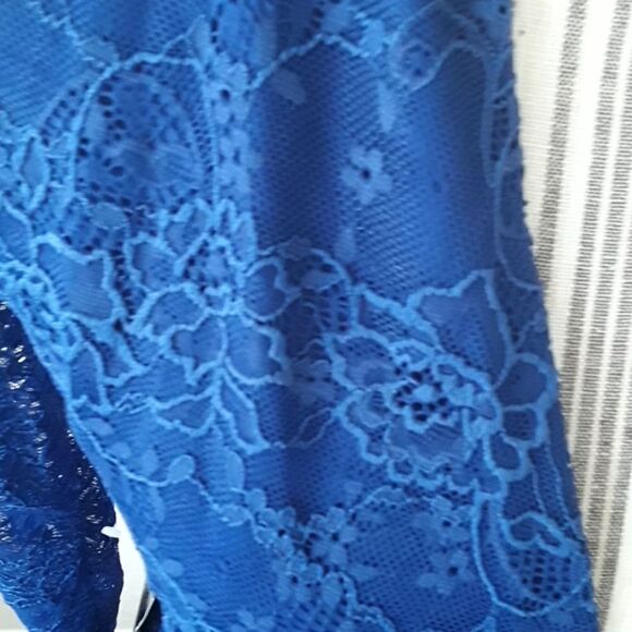 Bebe Lace Deep V Front Blue Cutout Back Design Dress Feminine Contemporary Dress - Picture 7 of 9